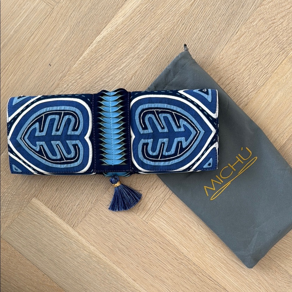 Michu Blue Patterned Clutch